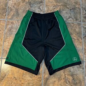 Men’s Jordan Basketball Black/Green/White Shorts Preowned size Medium